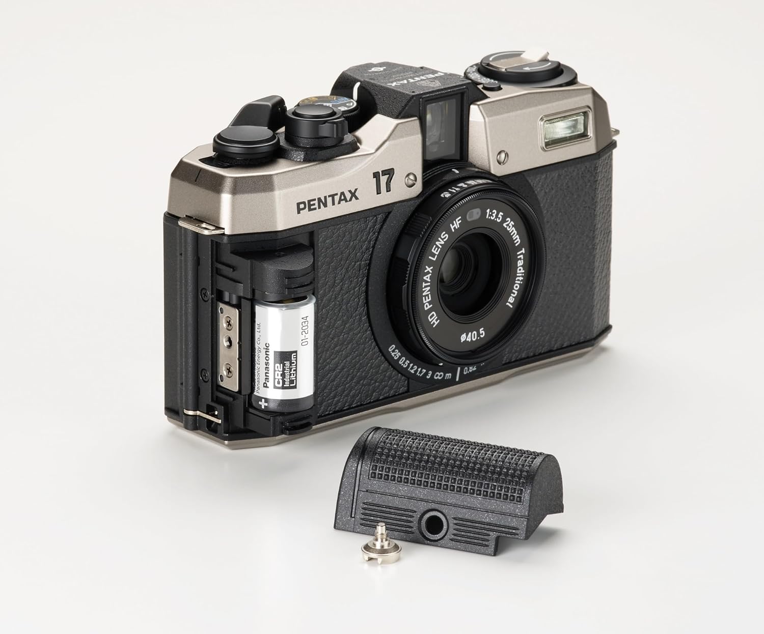 Appareil Photo Compact argentique à focale Fixe, conçu pour capturer des Photos au Demi-Format PENTAX 17 Fixed-Focal length compact film camera designed to capture half-size photographs