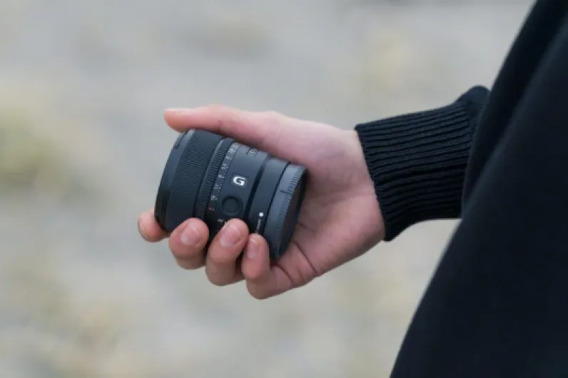 SEL15F14G – 15 mm F1,4 G, Objectif Grand-Angle Lumineux pour Plein Format & APS-C, E-Mount, idéal Street, vlog & Voyage, Compatible A7, ZV-E10, A6400/A6700 Simple