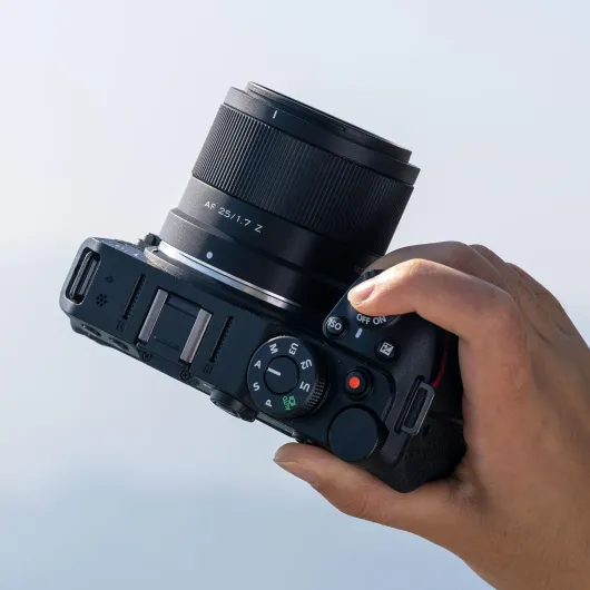 Objectif APS-C 25 mm f/1,7 Z Mount APS-C 25 mm F1.7 Auto Focus STM Grande ouverture Compatible avec les appareils photo Nikon Z Mount Z5 Z50 Z5 Z6 Z6II Z7 Z7II ZFC Z30 Z9 Z8 Z6III 25mm F1.7 Z