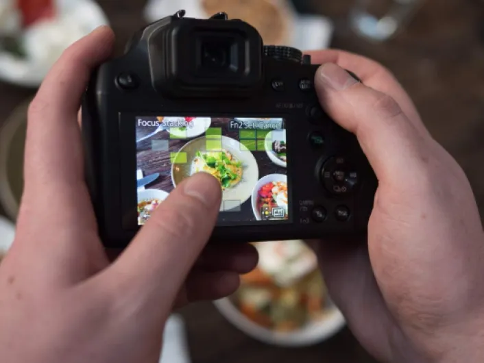 Lumix FZ82 - Appareil Photo Bridge Zoom Puissant (Capteur 18MP, Zoom Lumix 60x F2.8-5.9, Grand angle 20mm, Viseur, Ecran tactile, Vidéo 4K, Stabilisation) Noir – Version Française Version française Unique
