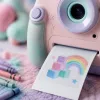Quel appareil photo enfant instantané choisir pour éveiller la créativité des plus jeunes
